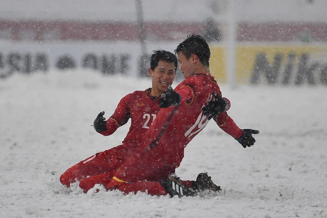 2018年1月7日10点，深圳学冠影业正式揭牌成立